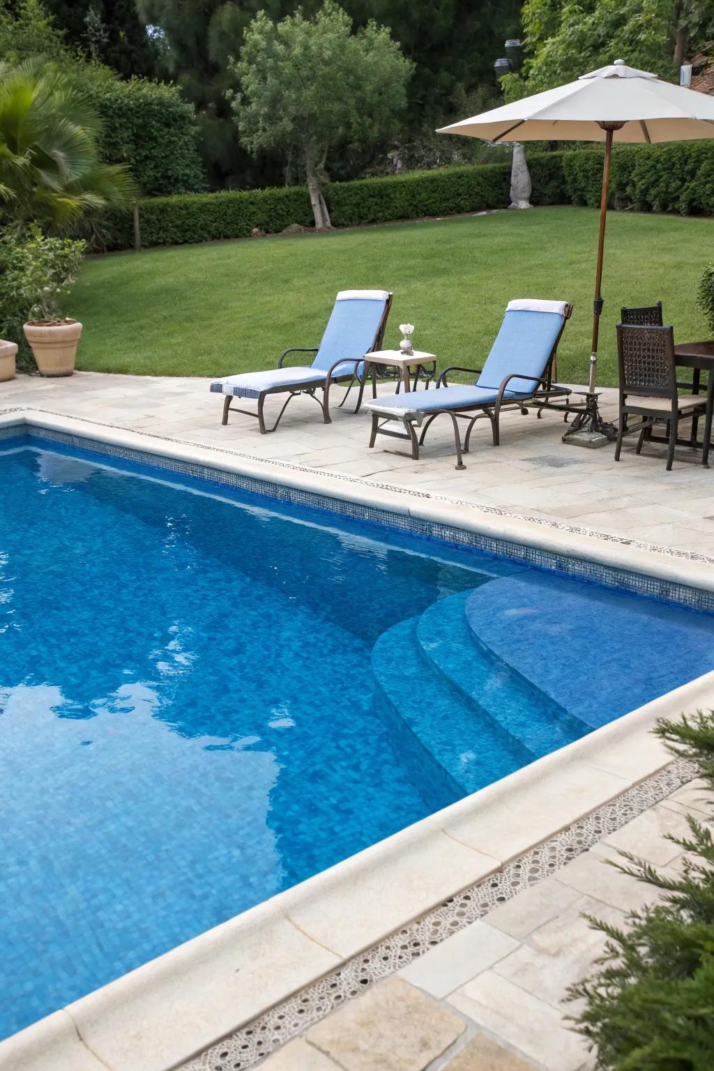 Classic blue liners create a peaceful pool vibe.