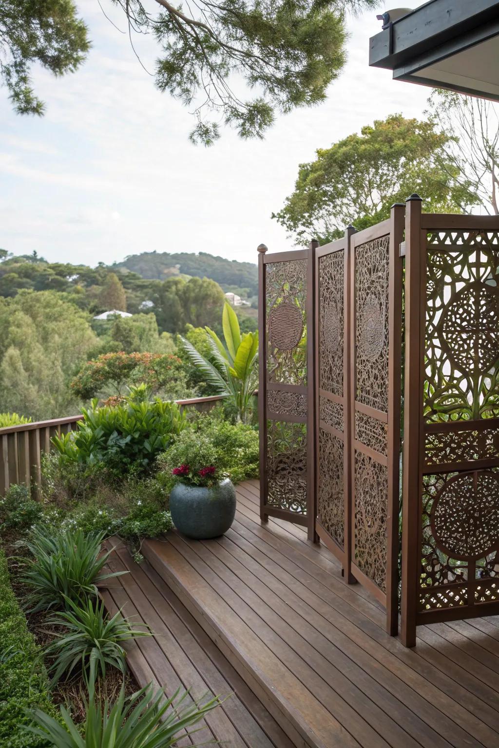 Add elegance and privacy to your deck with stylish screens.