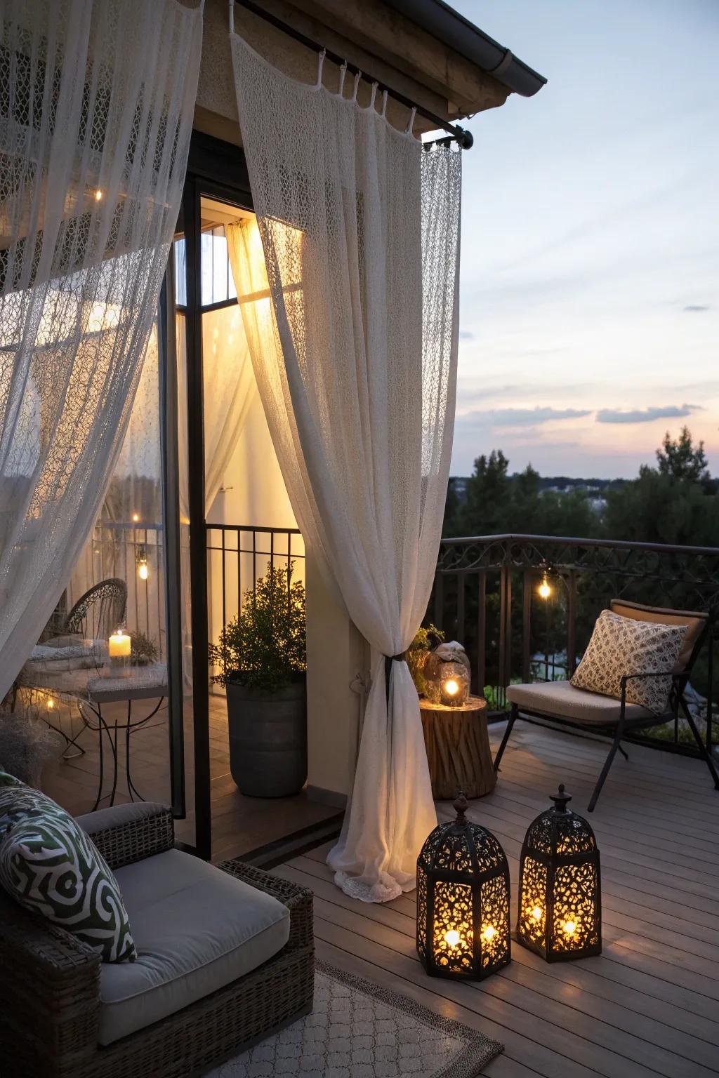Magnetic net curtains allow fresh air in while keeping bugs out.