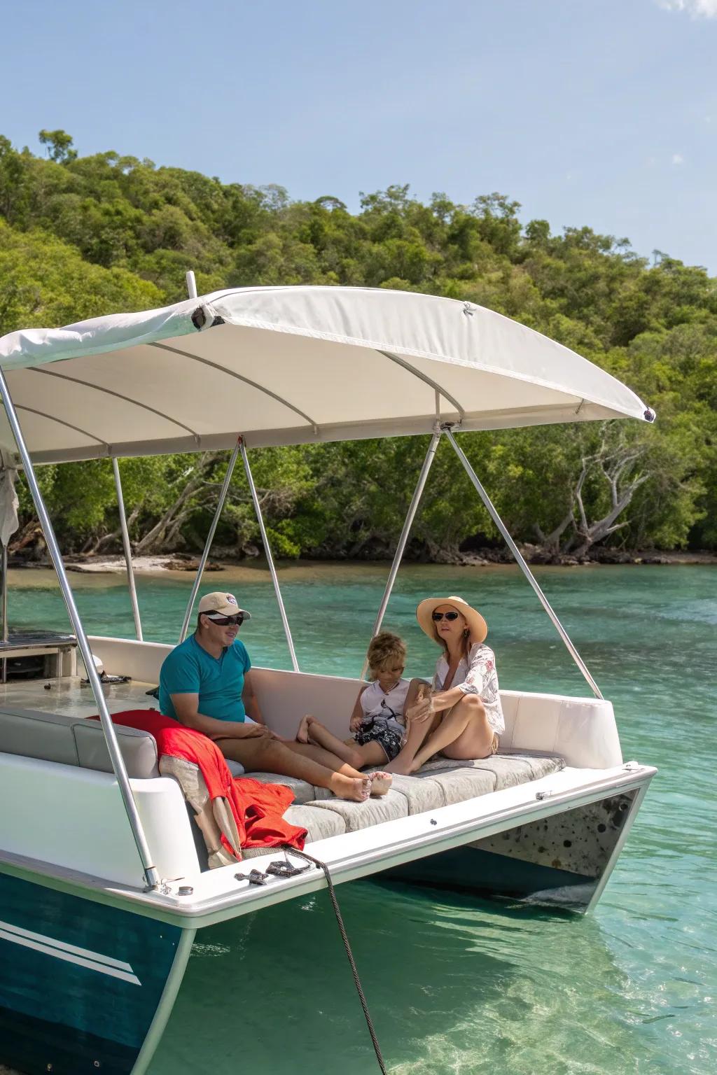 Outrigger shades are ideal for large boats and bigger groups.