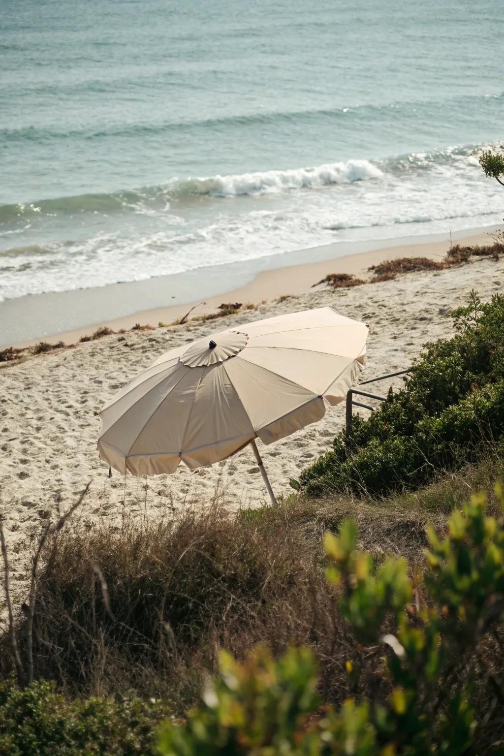 Neutral tones offer a touch of elegance to beach days.