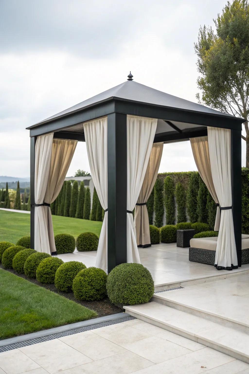 Contrast edging offers a chic and modern appeal.