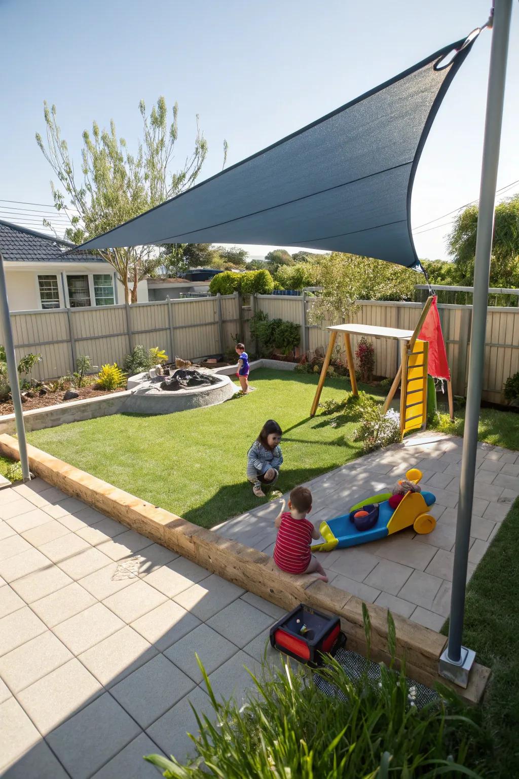 A triangle sun shade ensures a safe and fun play space for children.