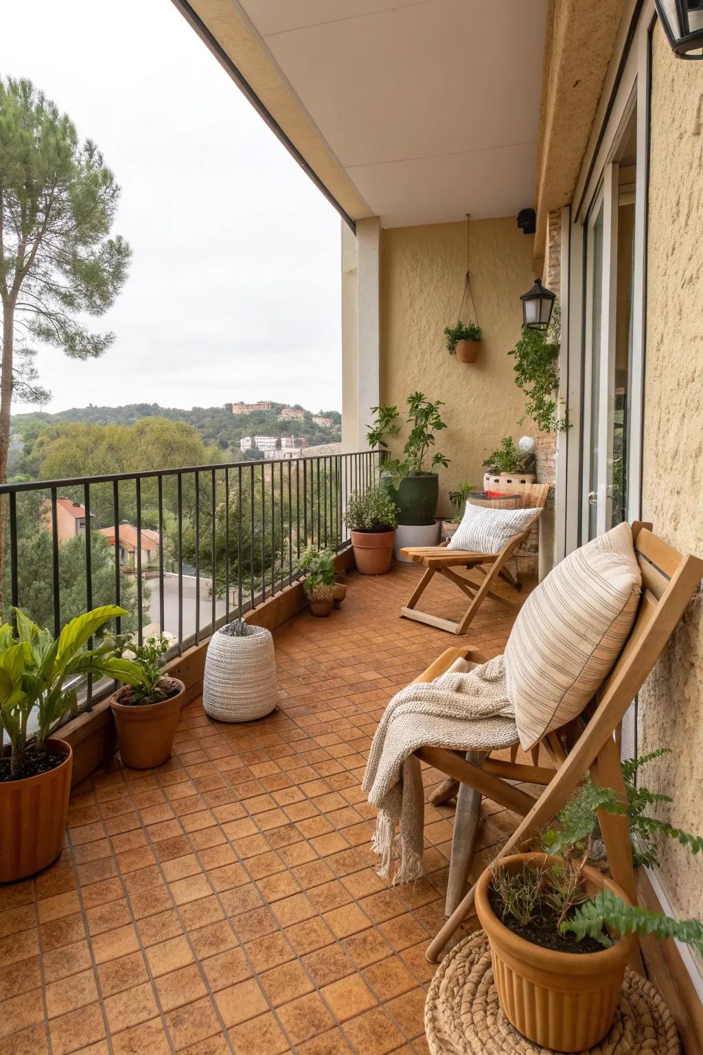 Cork tiles offer a warm and natural touch to your balcony.