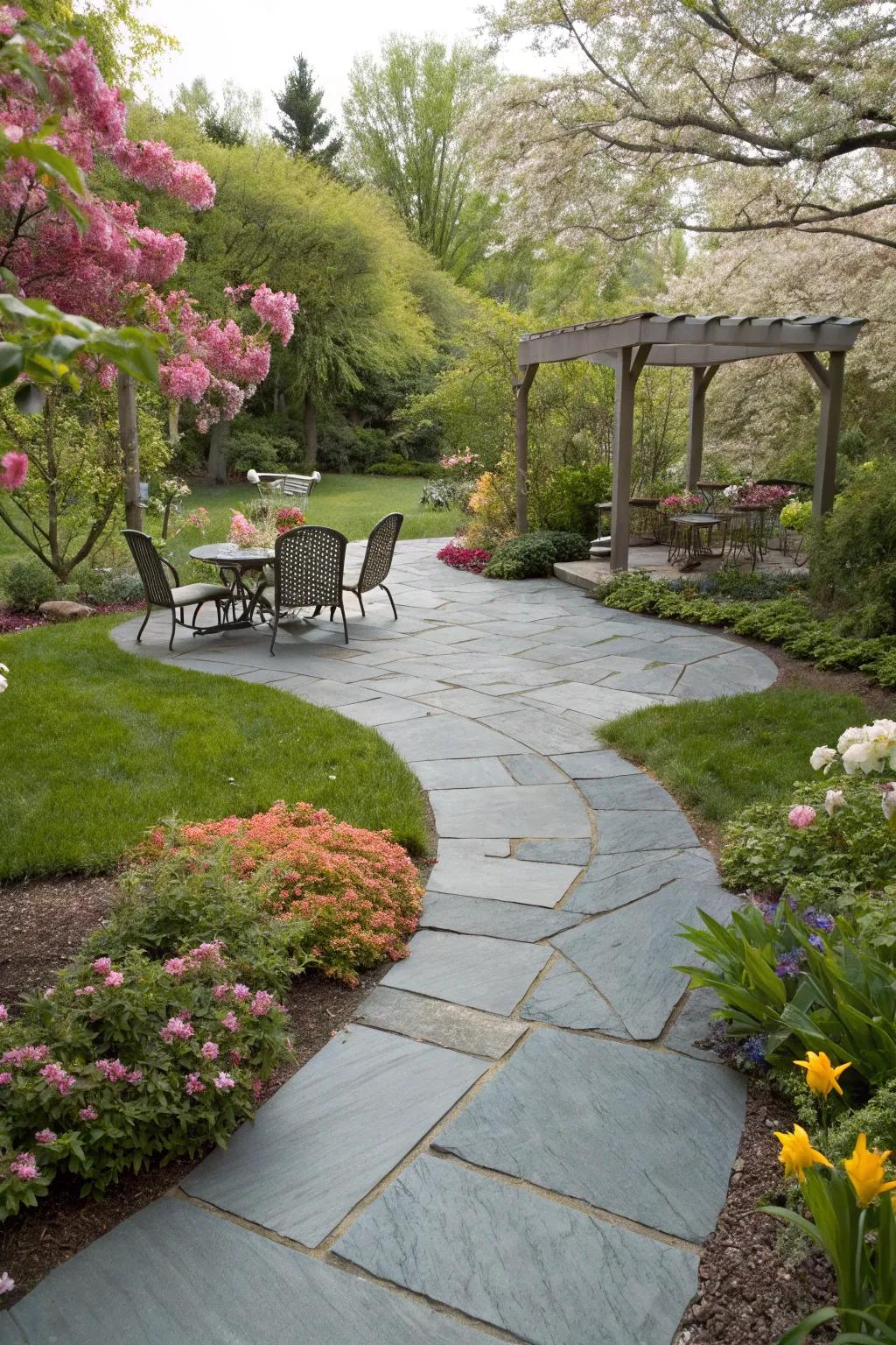 Guide your guests with beautiful bluestone walkways.
