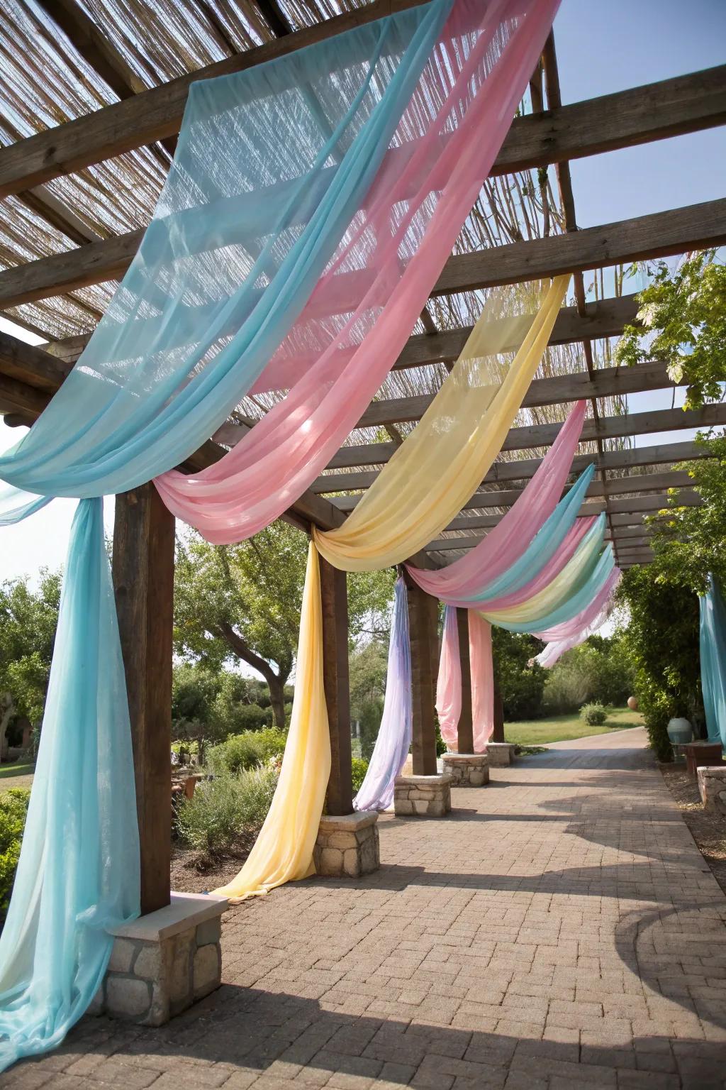 Layered drapes add drama and flexibility.