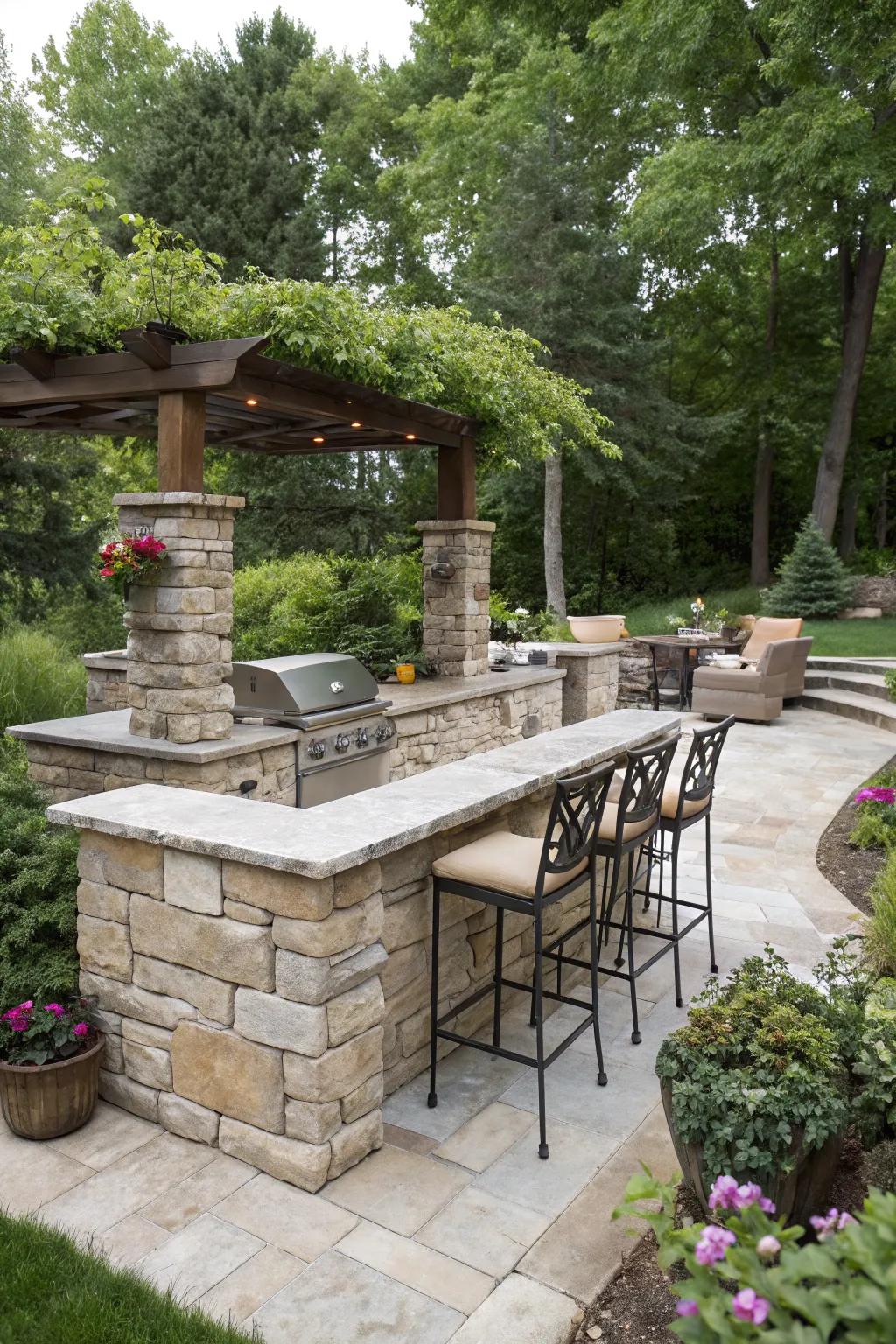 Seamlessly integrated, this kitchen bar complements its garden setting.