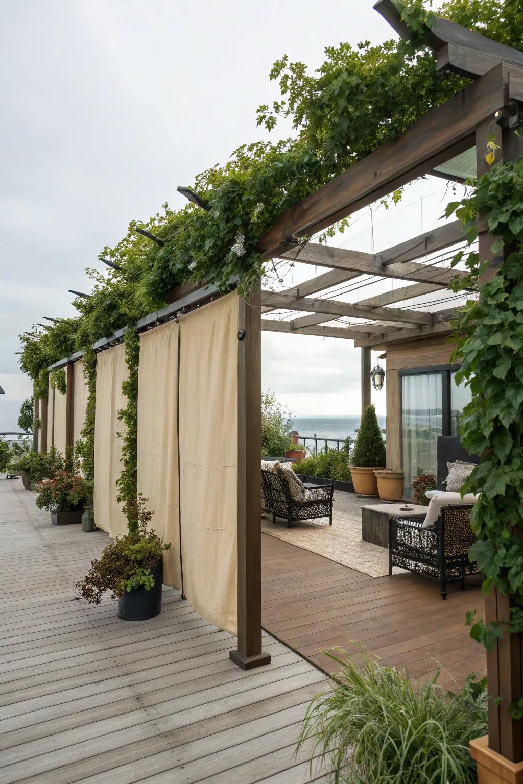 Sheltered chic: Pergola with added panels