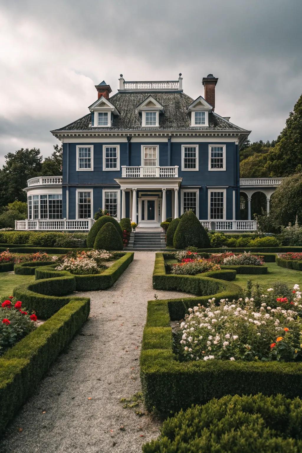 Navy and white create a classic, elegant look.