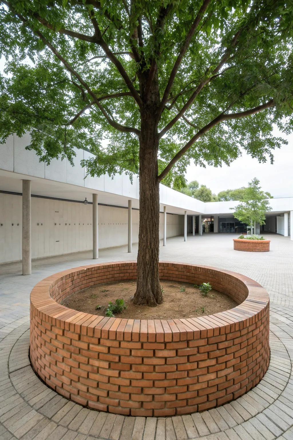 A minimalist single-layer brick ring offers simplicity and elegance.