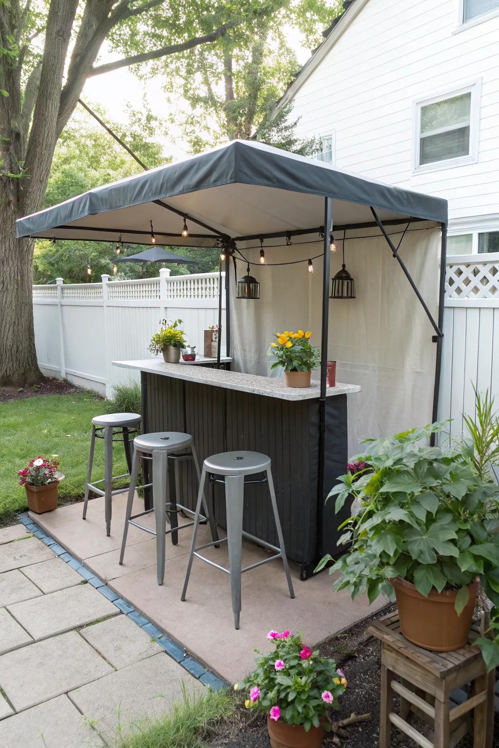 A space-saving folding bar, ideal for compact patios and balconies.