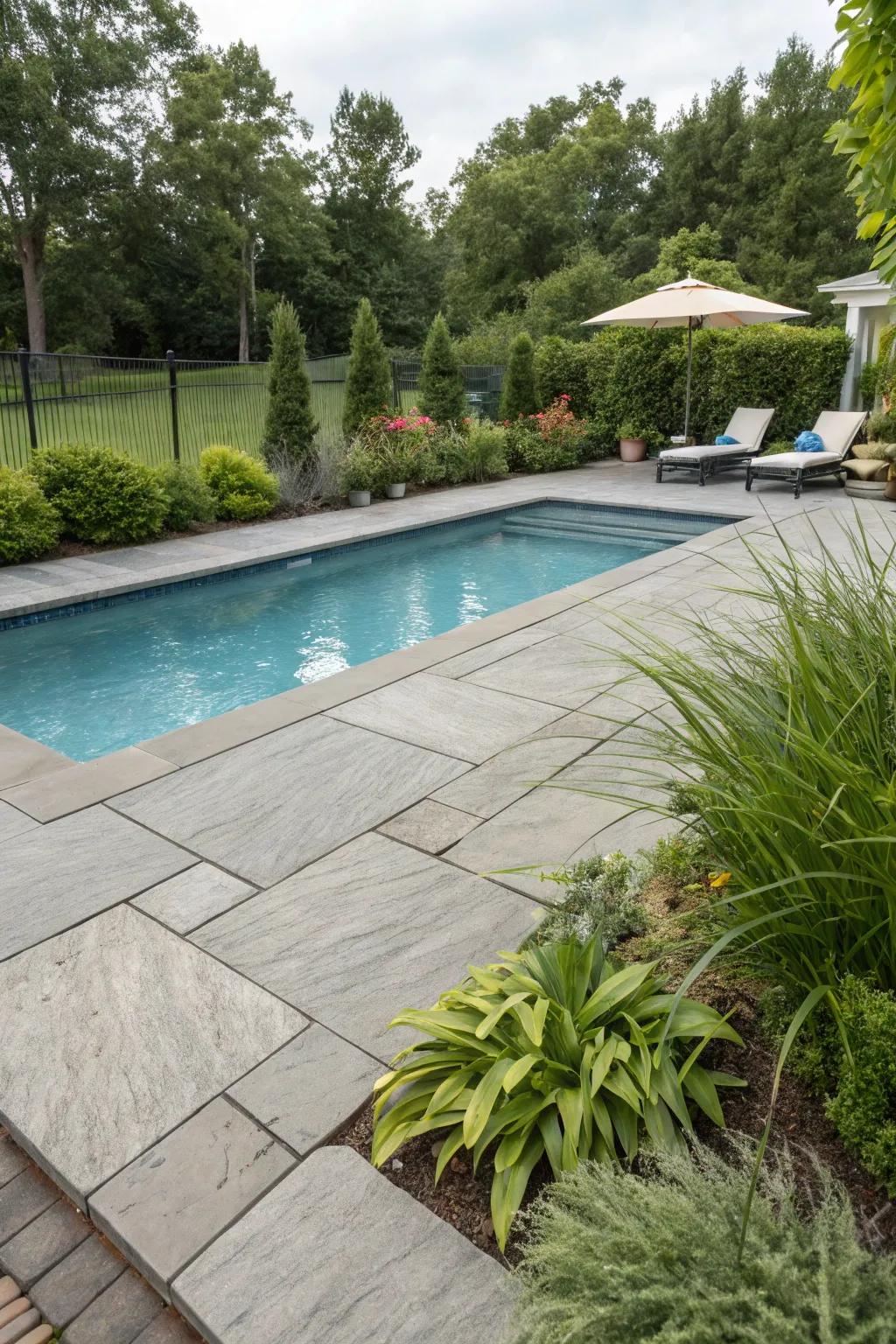 A composite deck that beautifully merges with the natural environment.
