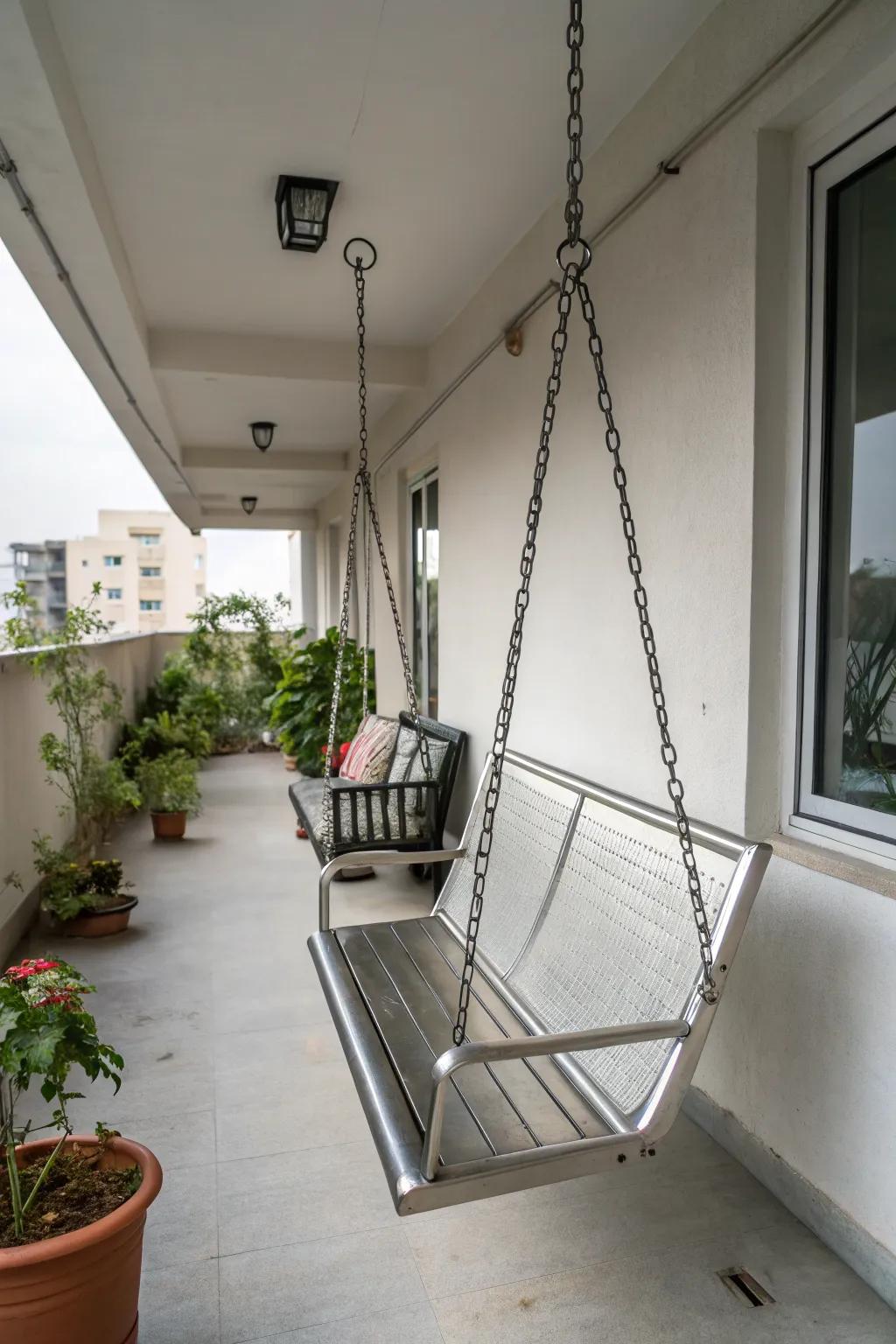 A minimalist metal swing offers a modern vibe.