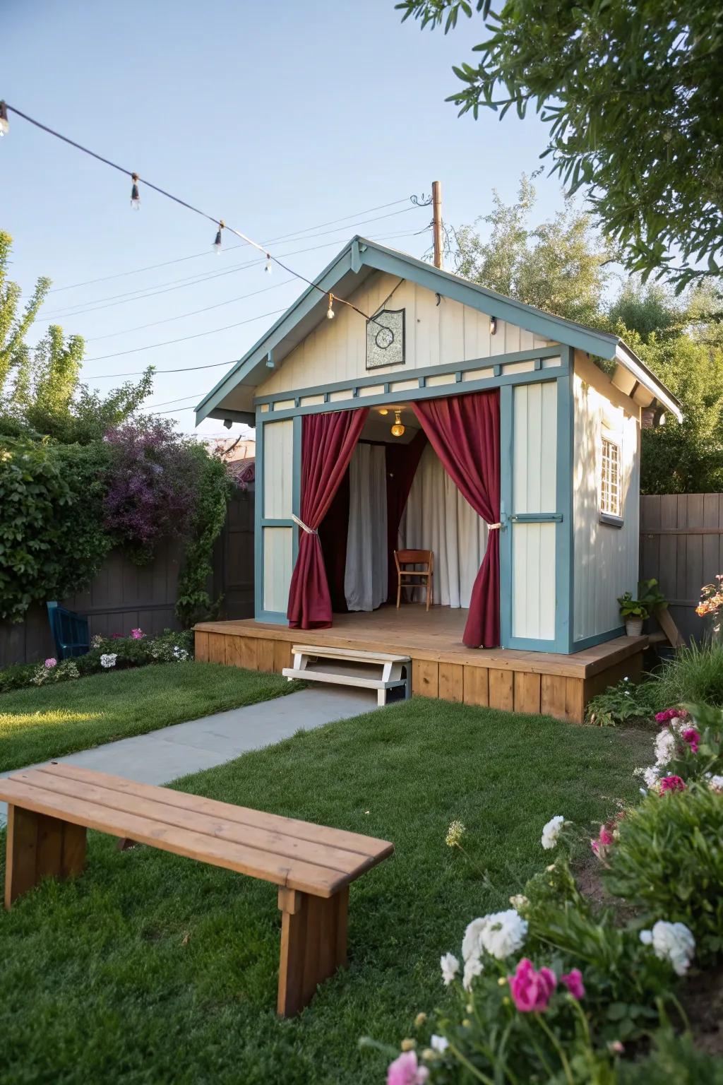 An outdoor theater playhouse inspires star performances.