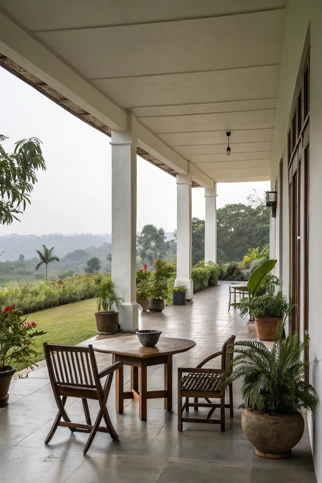 Minimalistic decor for a tidy and relaxing veranda.