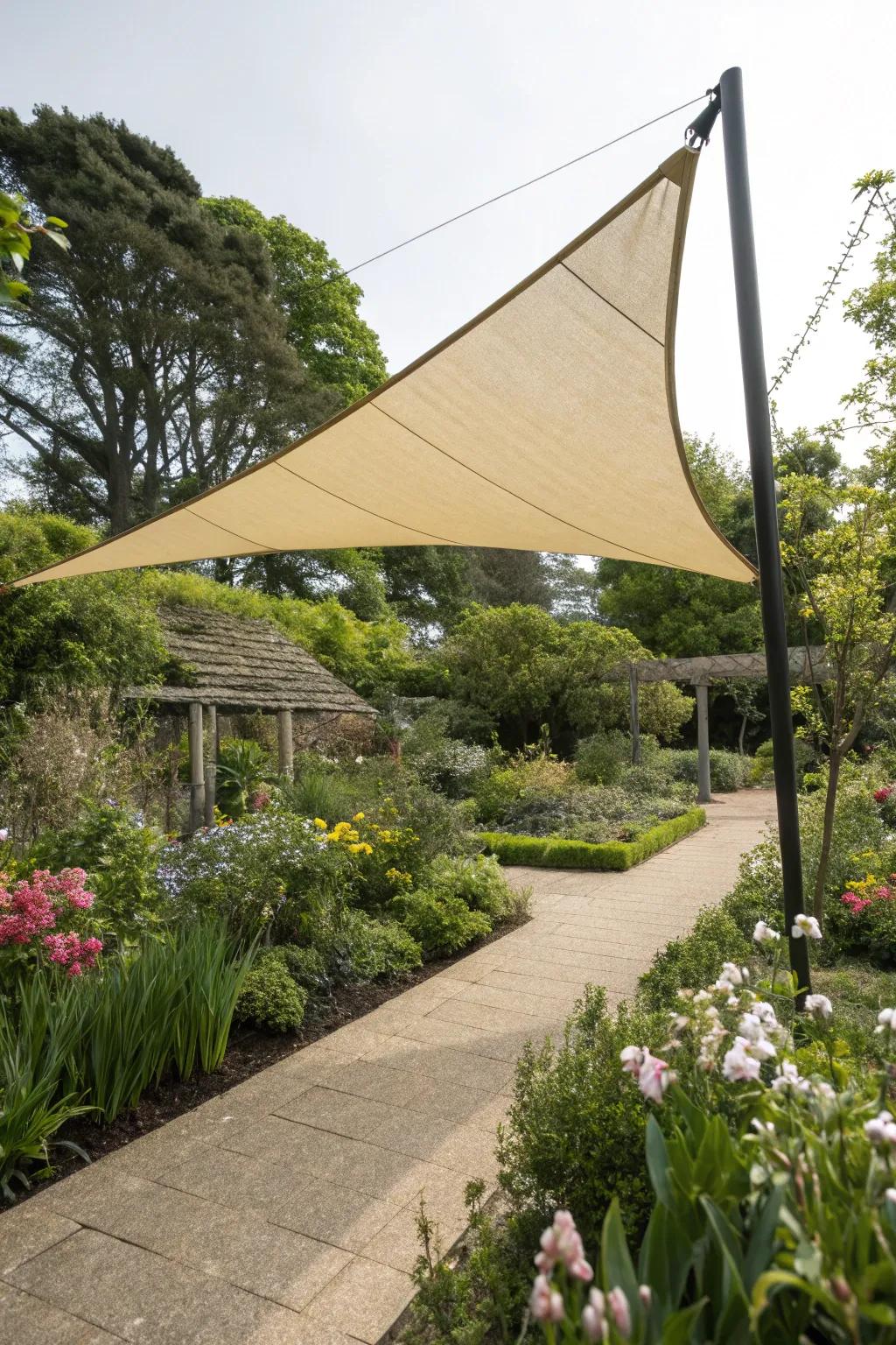 A versatile triangle sun shade for all seasons.