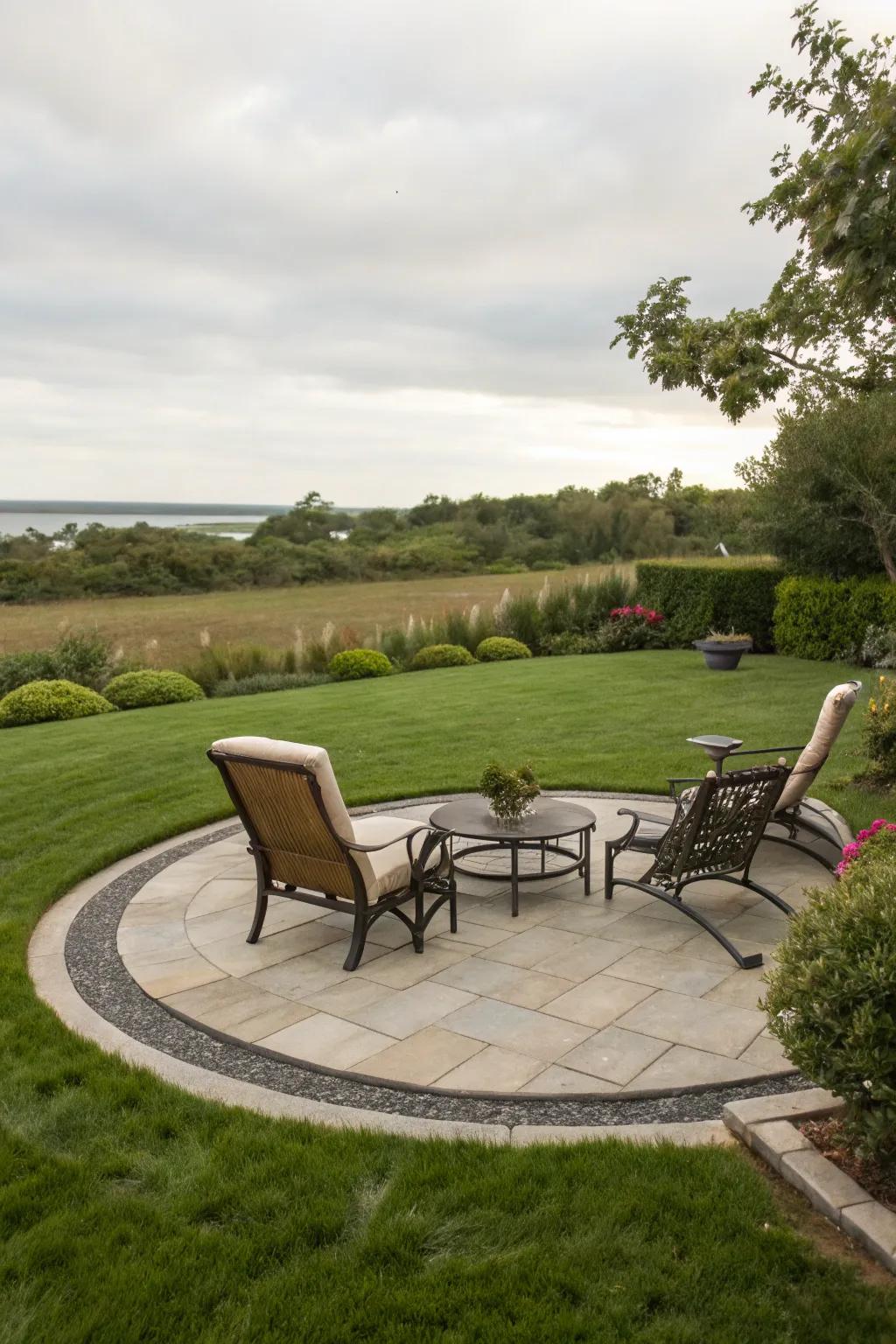 A patio border seamlessly integrates with the circular lawn.