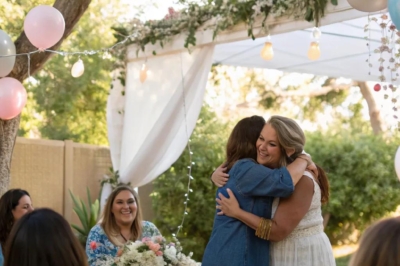 image18_bridal-shower-outdoor-ideas_surprise-guest-appearance